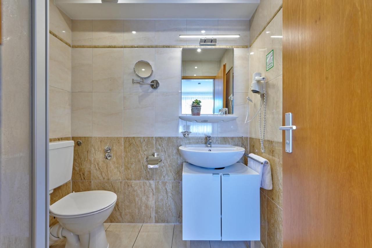 Hotel Restaurant Zum Goldenen Anker Mit Hallenbad & Wellnessbereich Windorf  Exteriér fotografie